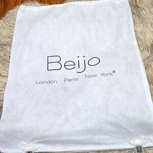 Beijo bag London, Paris, New York